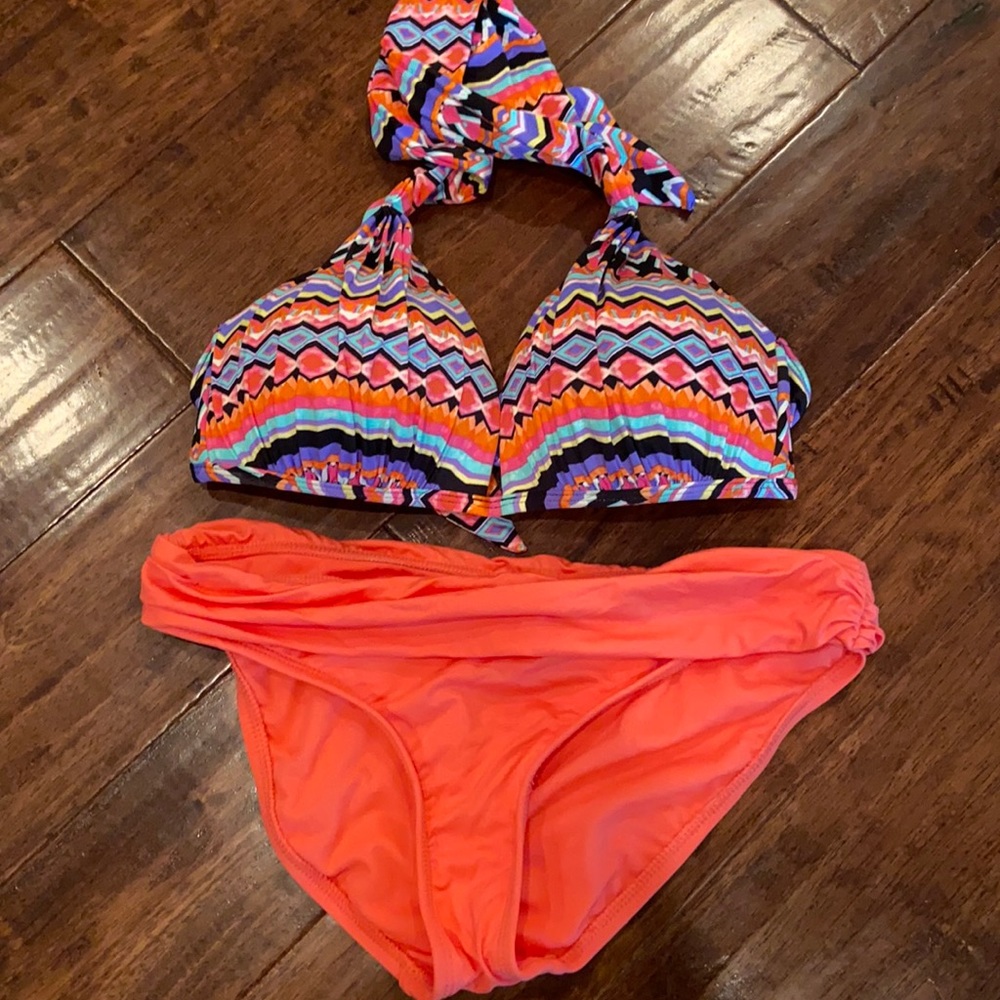 Kenneth Cole Swimsuit Medium Bottoms 36B/C Top